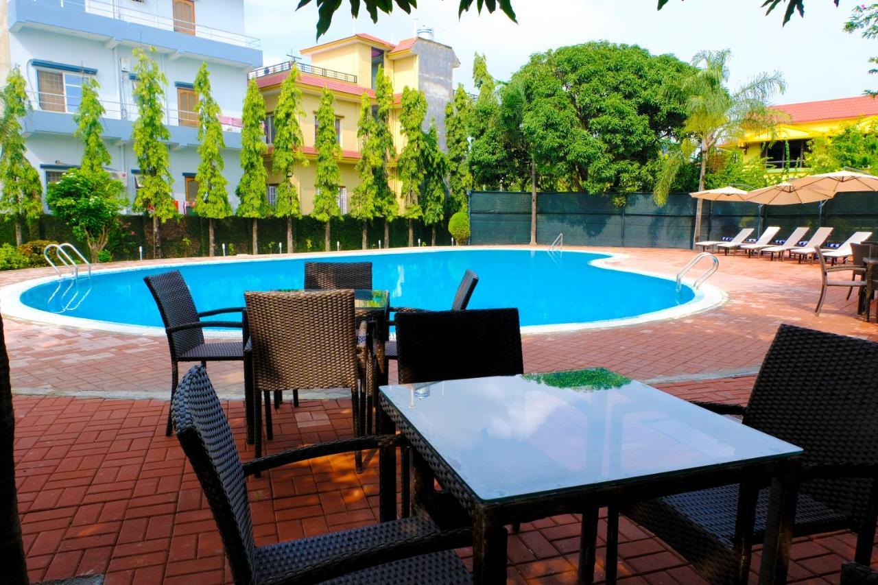 Hotel Nirvana By Luxury International Paklihwa Bagian luar foto
