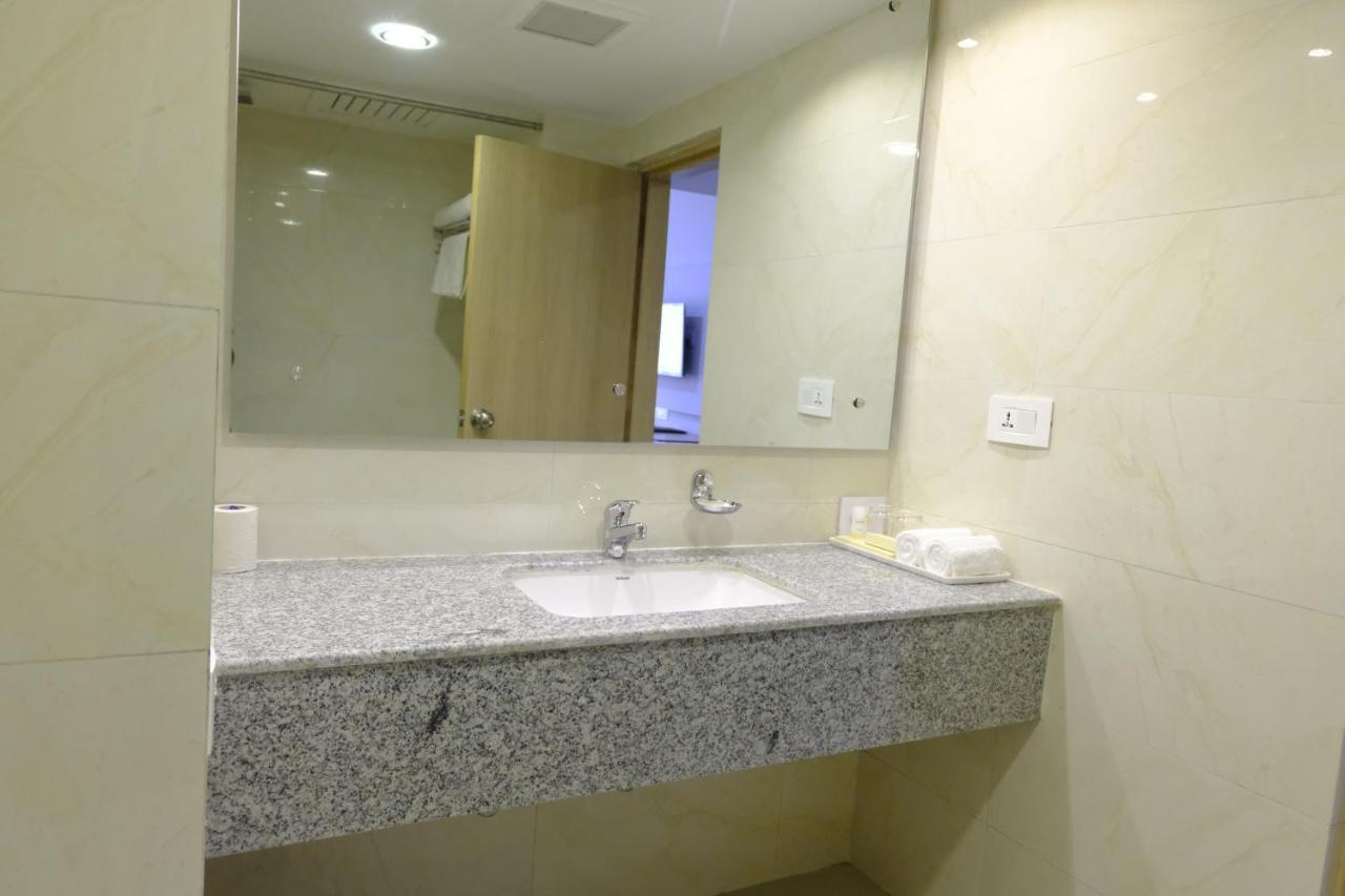 Hotel Nirvana By Luxury International Paklihwa Bagian luar foto